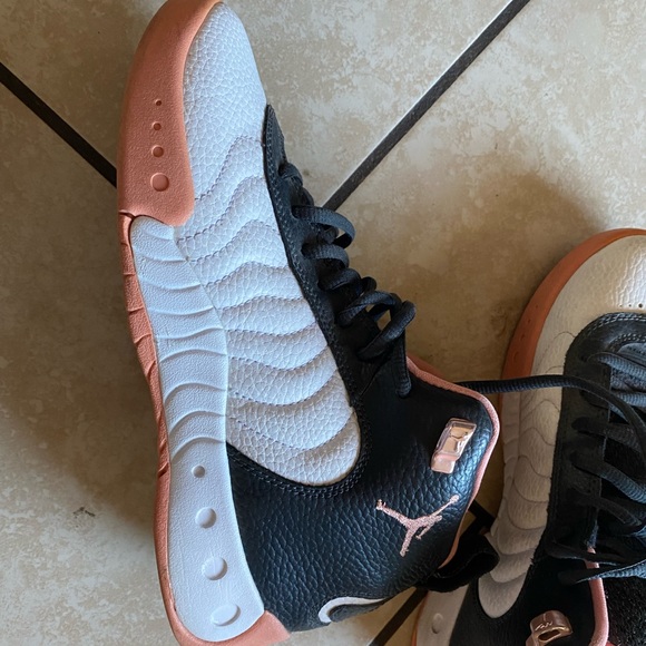 Slightly worn - Picture 2 of 3